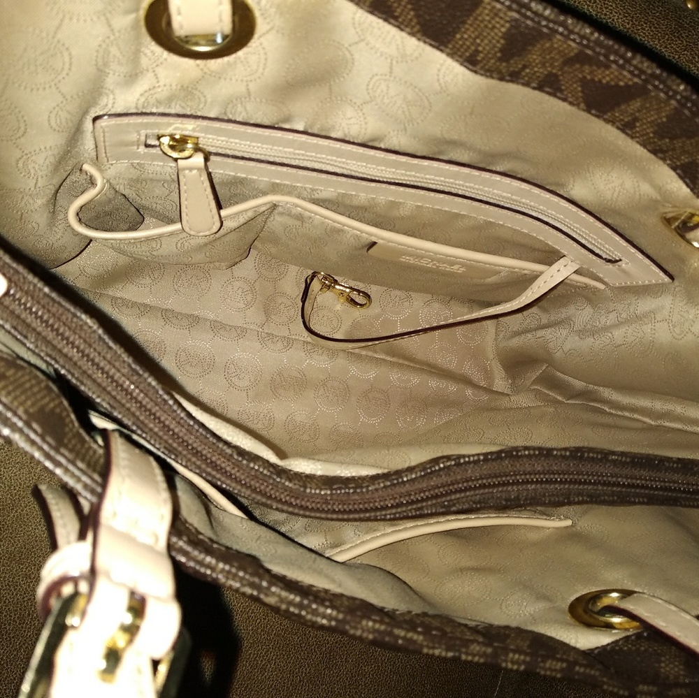Michael Kors Signature Tote - Picture 6 of 6